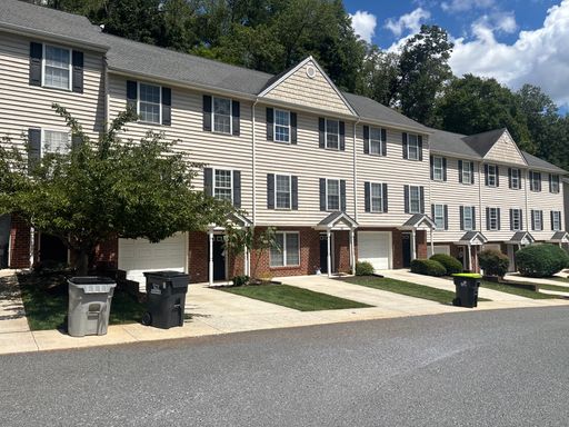 Crescentwood Townhomes on Lakeside Drive – photo 1