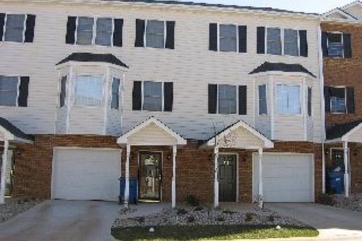 3 Bedroom Townhouse in Wyndhurst – photo 1