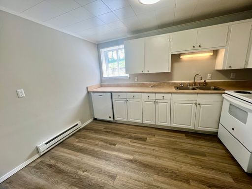Renovated 3 Bedroom Apartment on Old Forest Road – photo 1