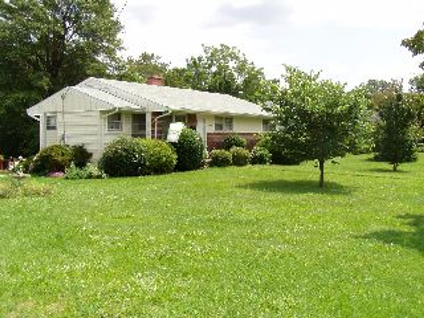 Lynchburg House: 1000 Sandusky Drive