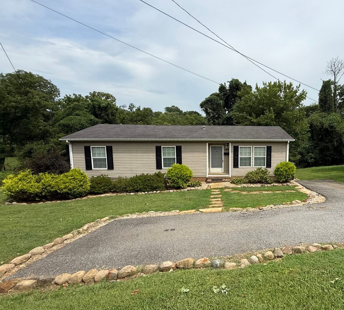 Lynchburg House: 5806 Quaker Parkway