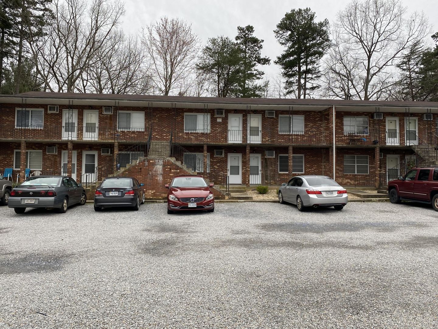 Gretna Apartment: 301 W. Watts Street