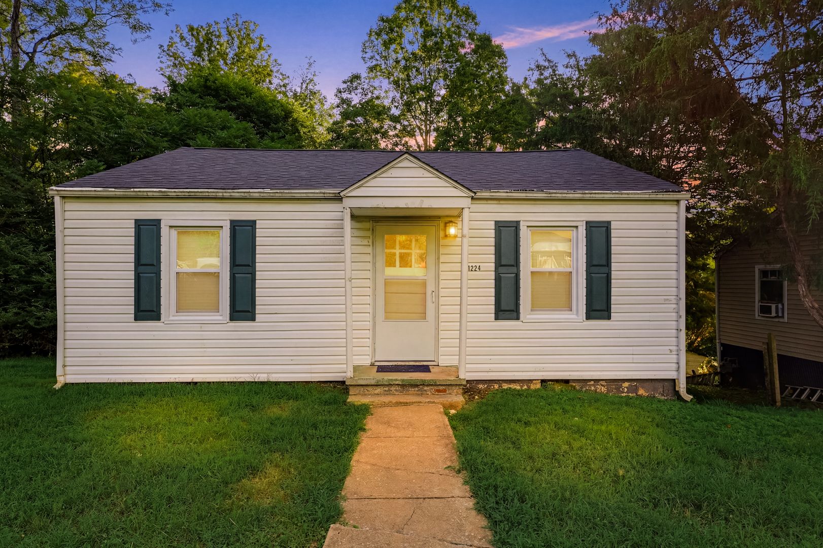 Lynchburg House: 1224 Shirley Road