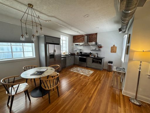 2 Bedroom Furnished Apartment in Downtown Lynchburg – photo 1