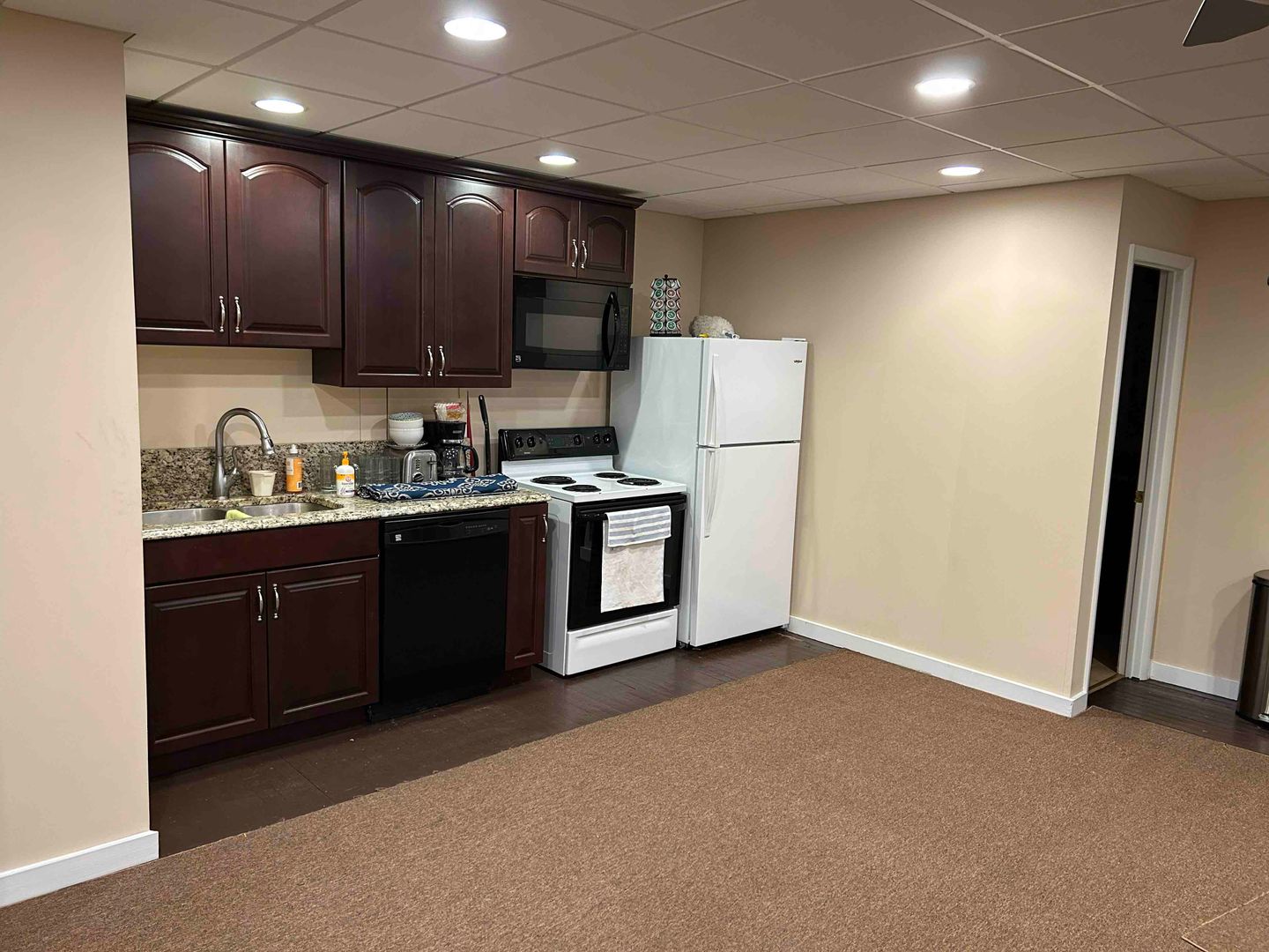 Lynchburg House: 2202 1/2 Hollins Mill Road