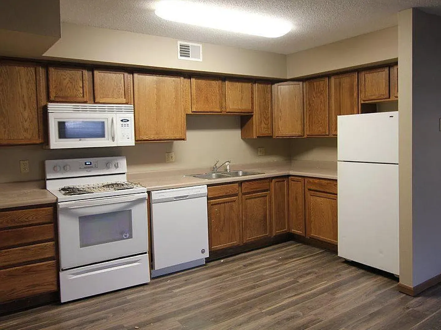 Iowa City Apartment: 1124 Oakcrest St