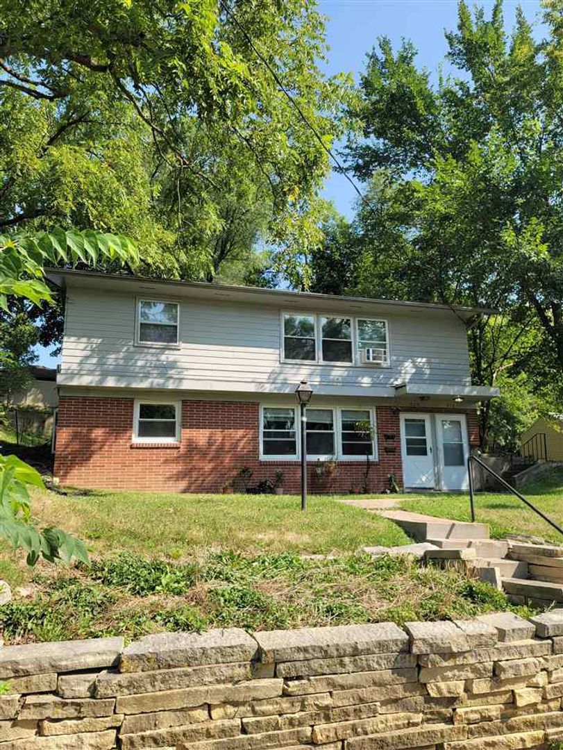 Iowa City Apartment: 518 W Benton