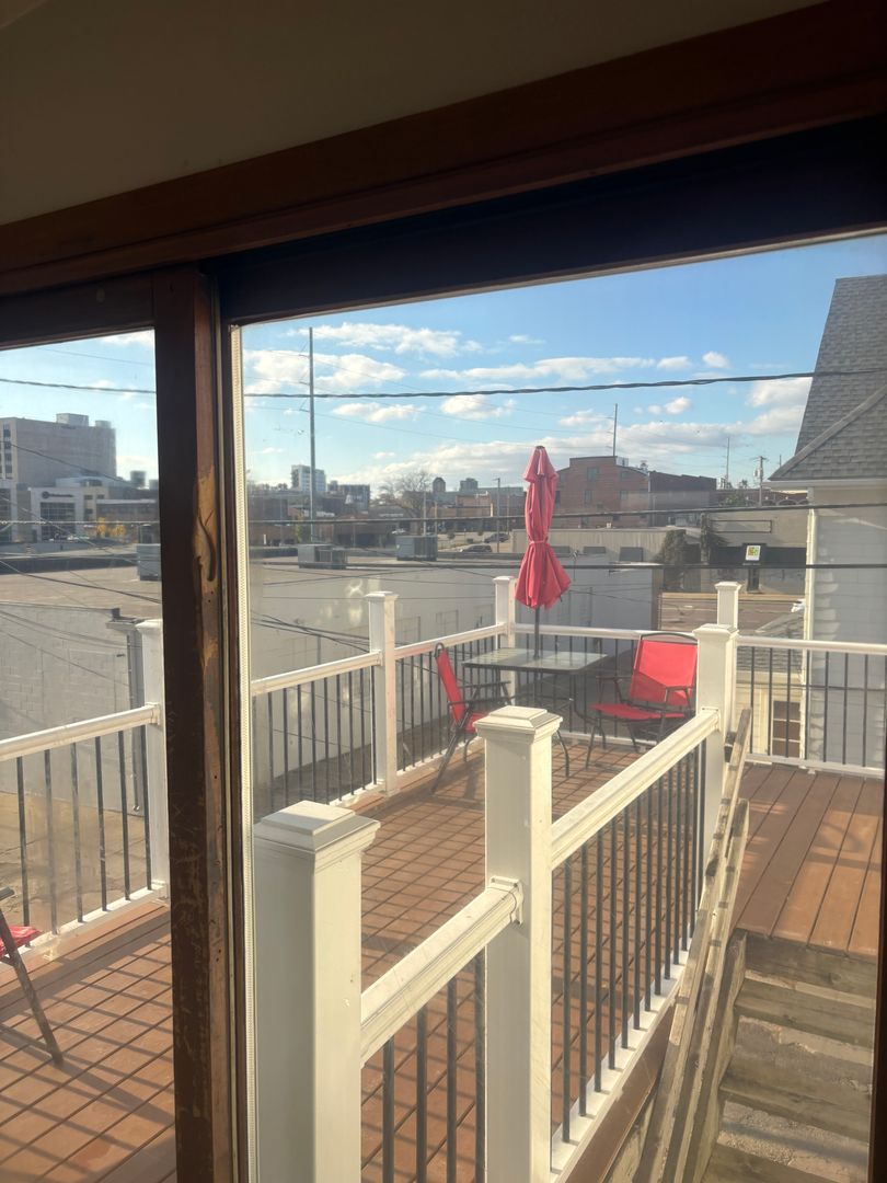 Cedar Rapids Apartment: 317 8th Street SE