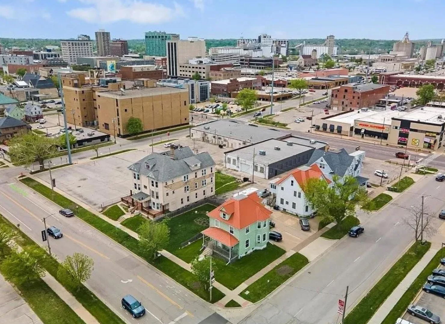 Cedar Rapids Apartment: 317 8th Street SE