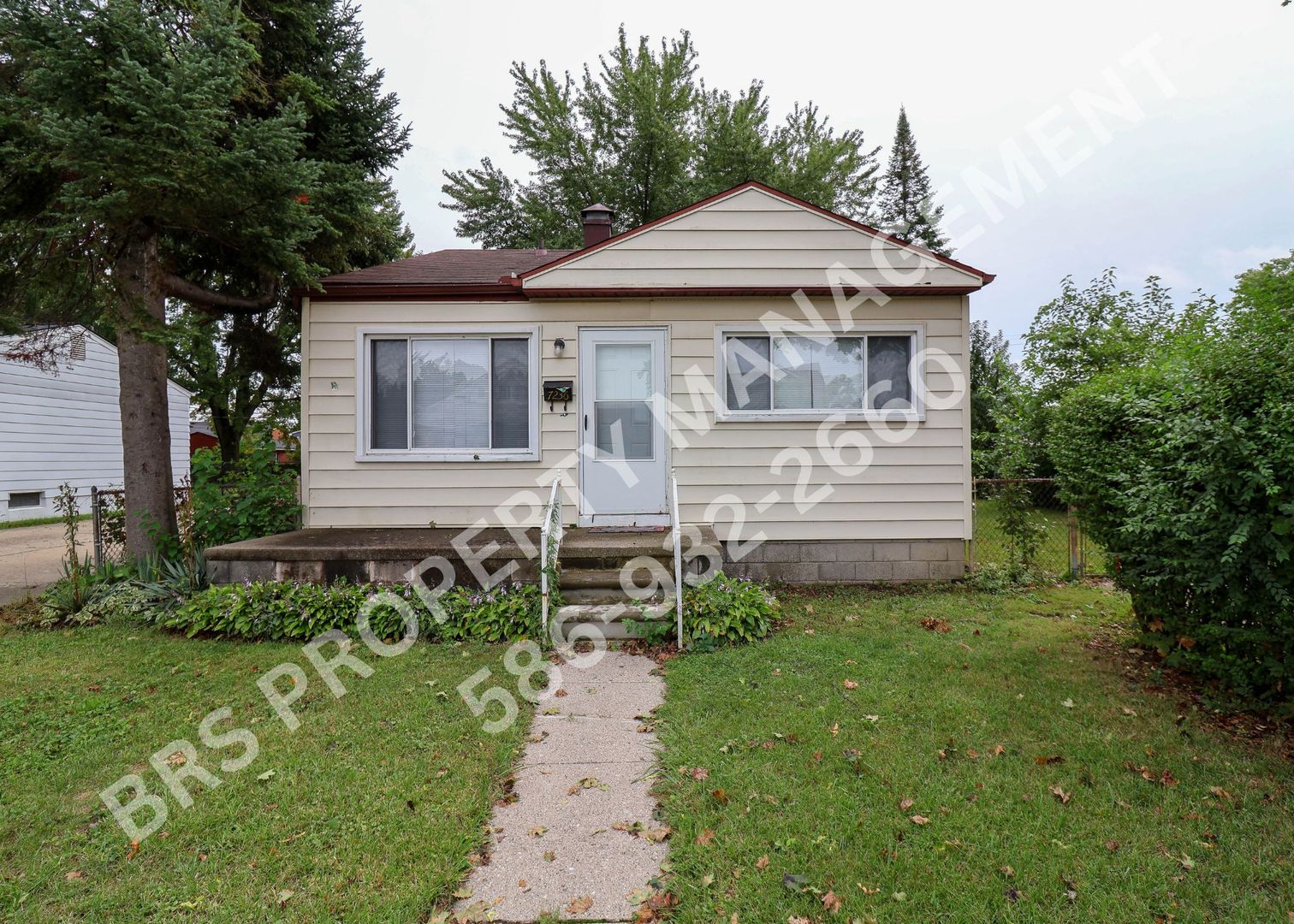 Center Line House: 7236 Wiegand Blvd