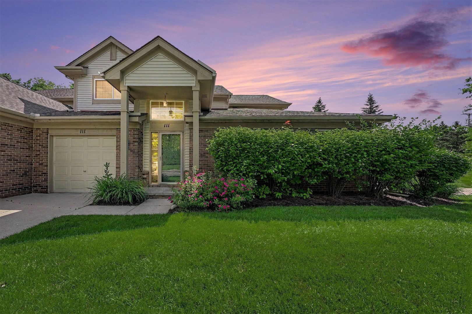 Auburn Hills House: 111 S Vista