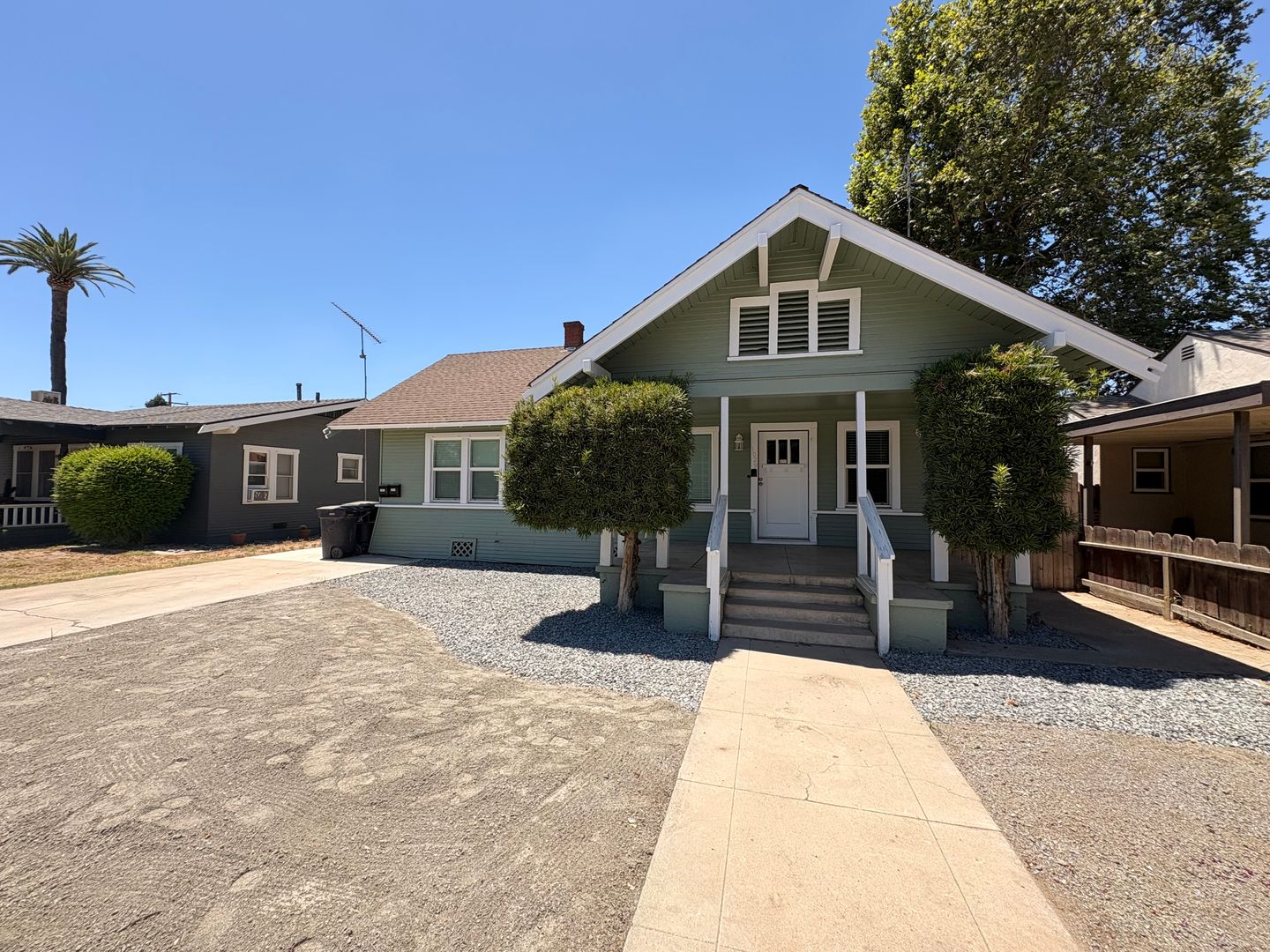 Visalia House: 1029 N Highland St