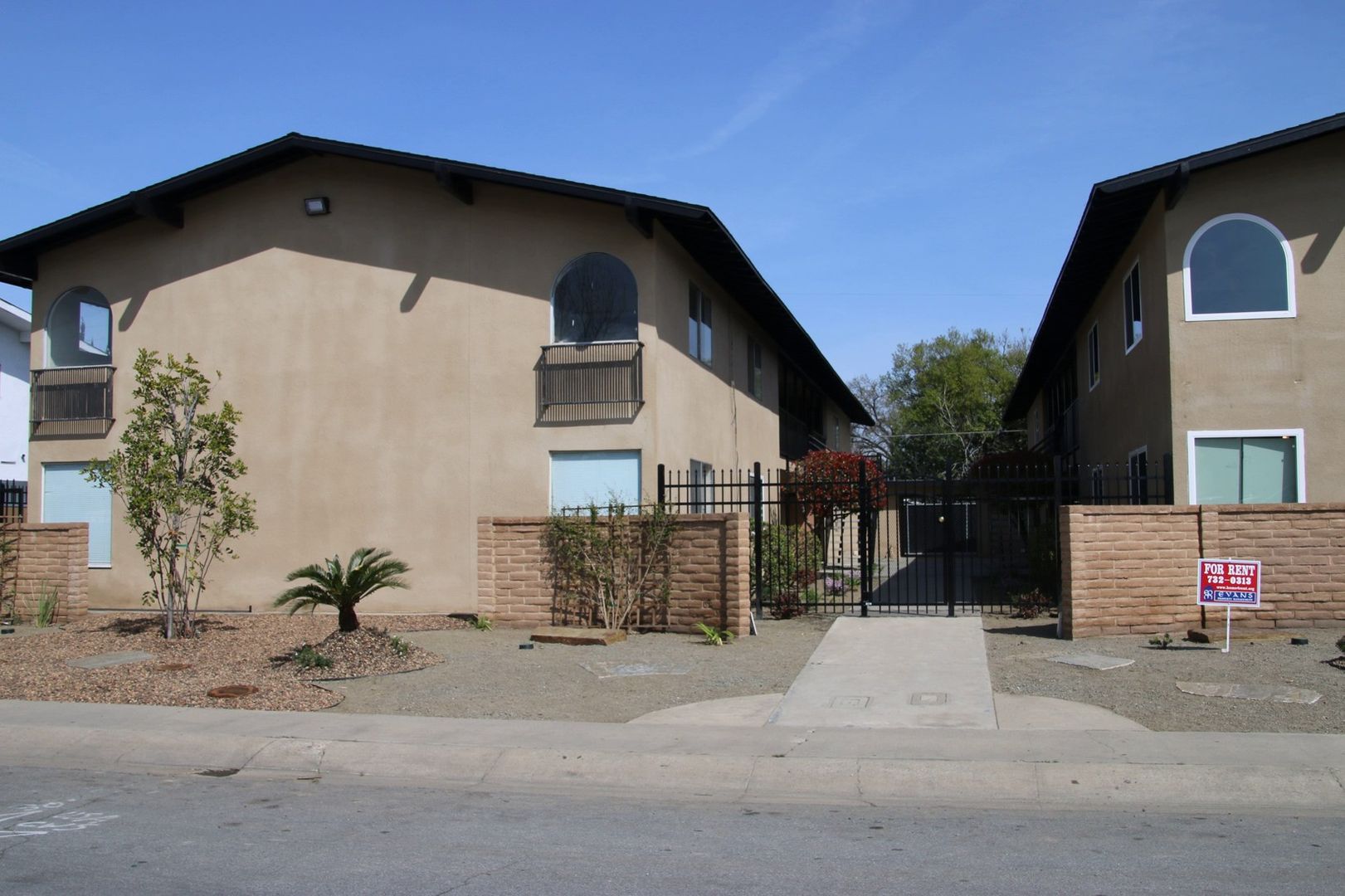 Visalia Apartment: 1340-1408 W Vassar Ave