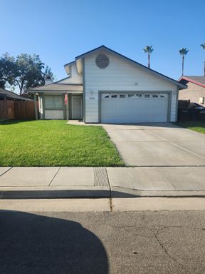 Charming home for rent in Hanford Ca – photo 1