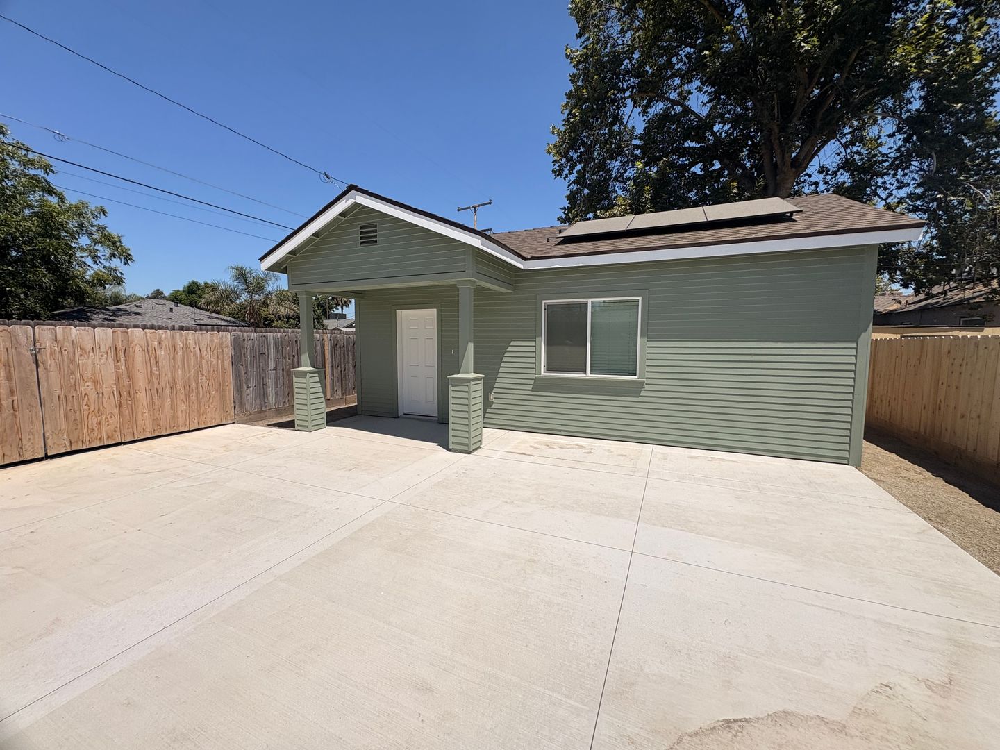 Visalia House: 1031 N Highland St