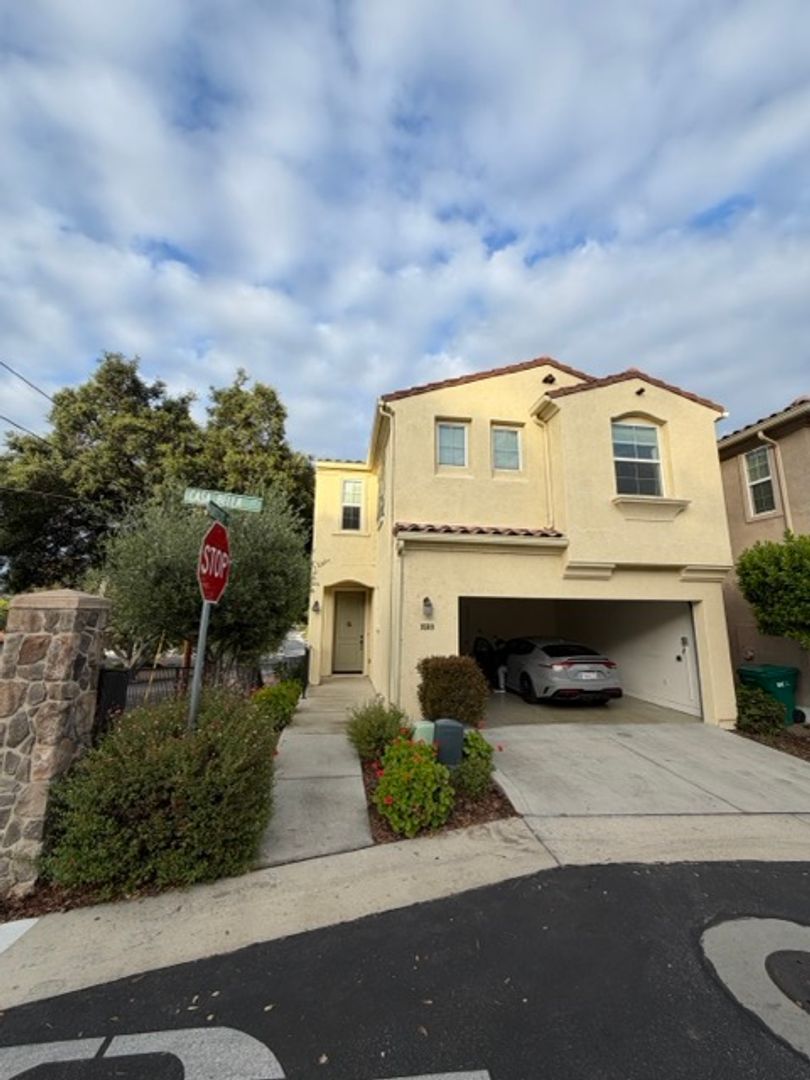 Atascadero House: 9580 Casa Bella Ct