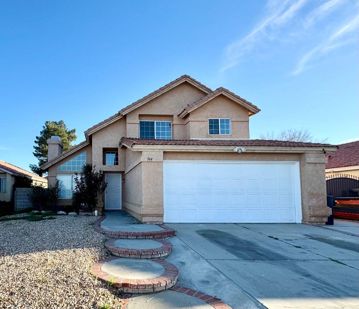 Lancaster House: 744 E Avenue J-11