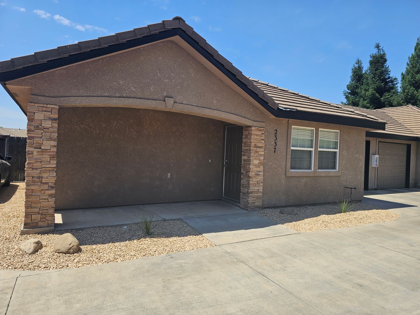Visalia Apartment: 2335-2345 N Vickie