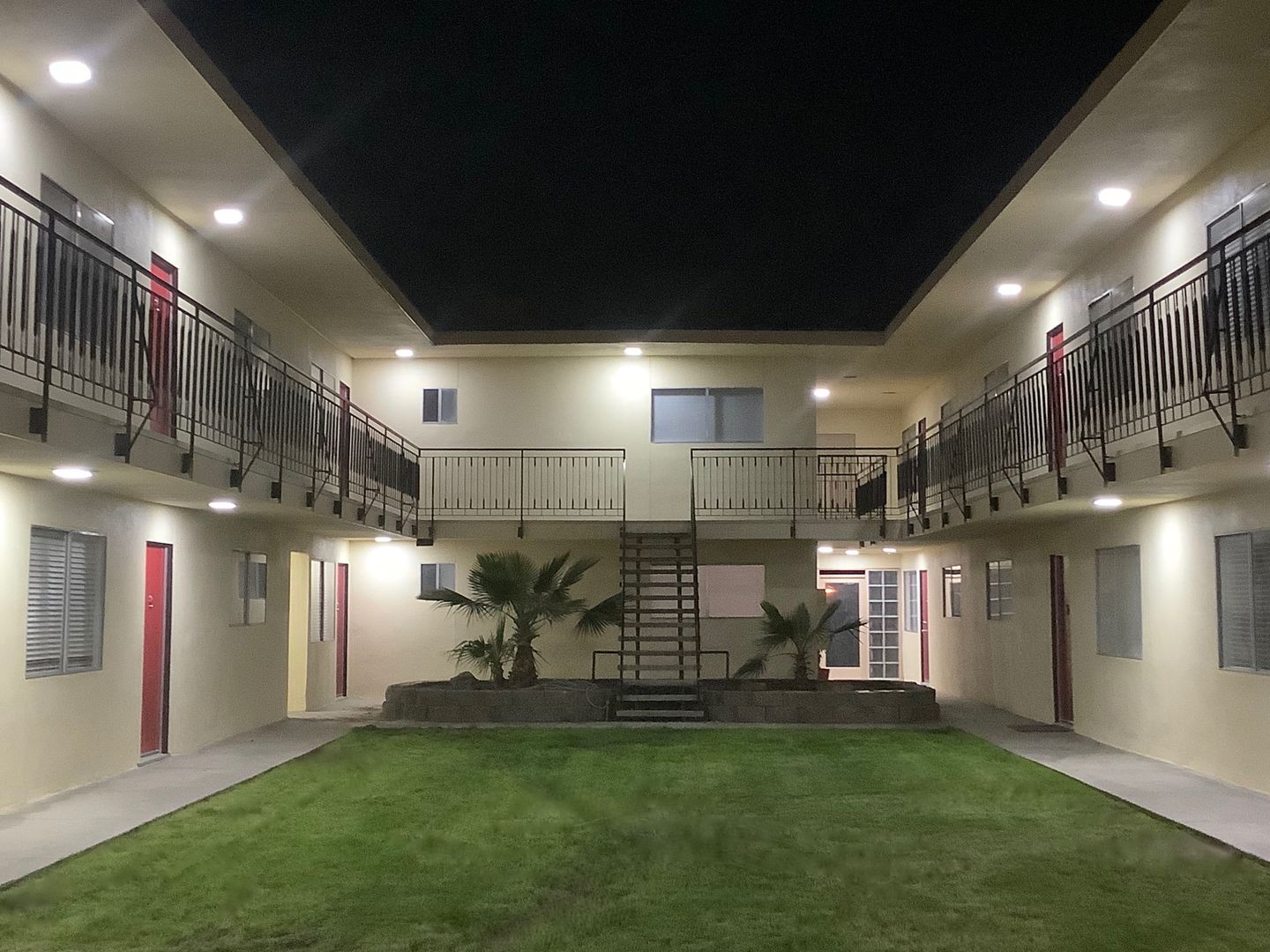 Visalia Apartment: 232 W Caldwell Ave #20
