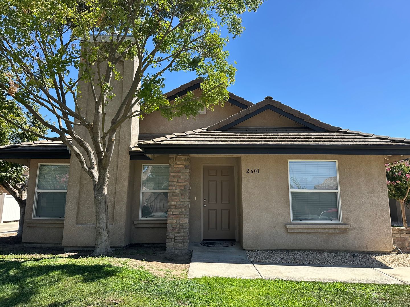 Visalia Apartment: 2601-2607 W Oriole