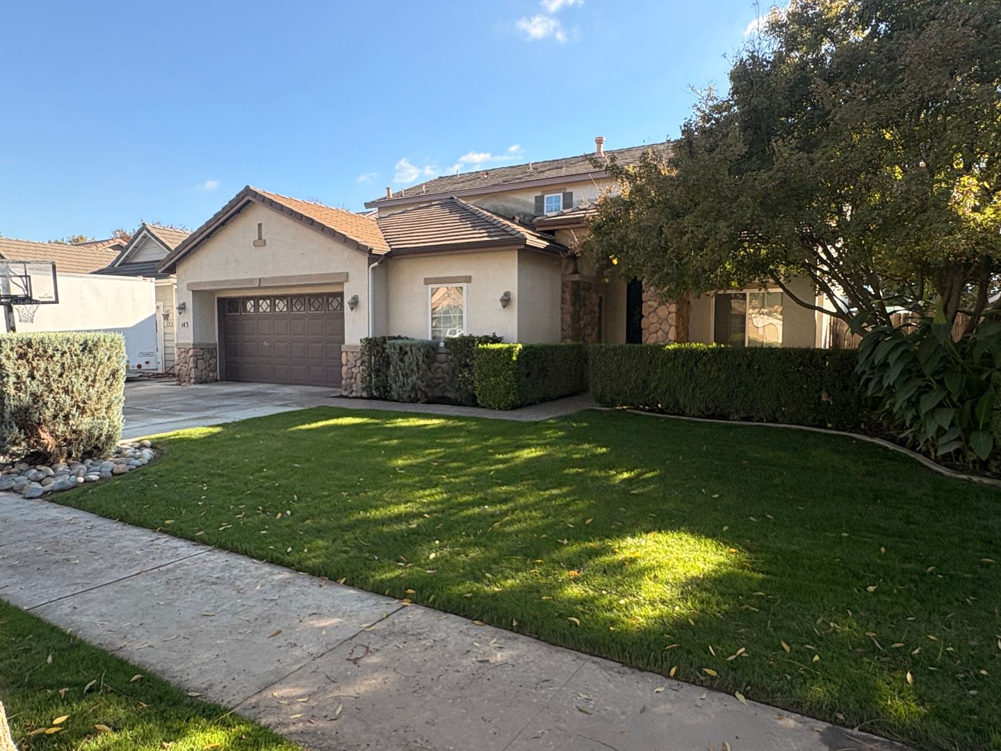 Visalia House: 143 W Reese Ave