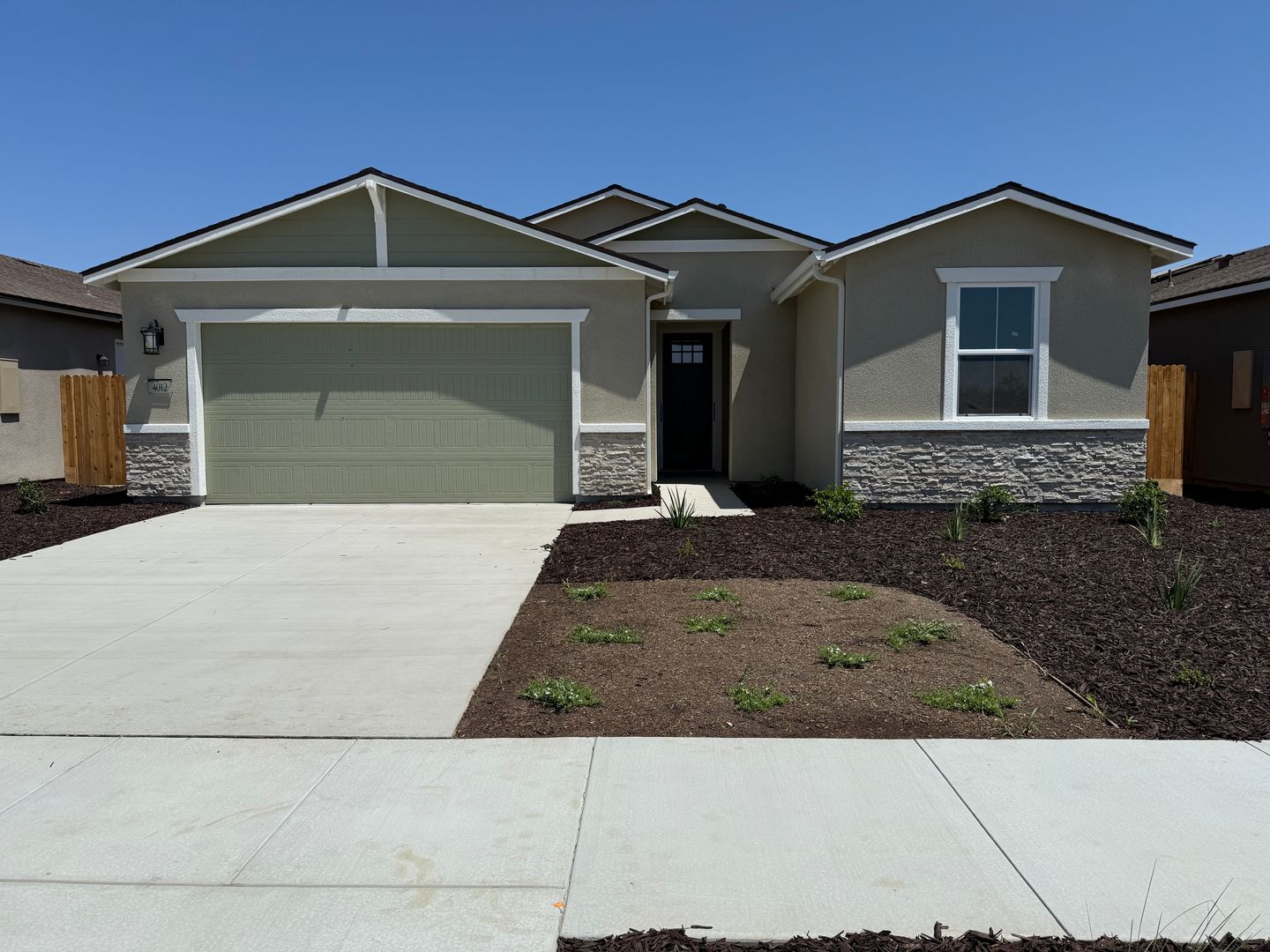 Visalia House: 4012 W Delaware Ave