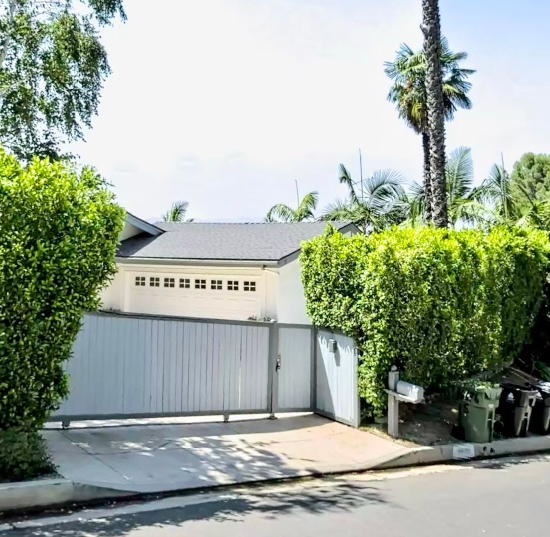 Encino House: 16636 Calneva Dr