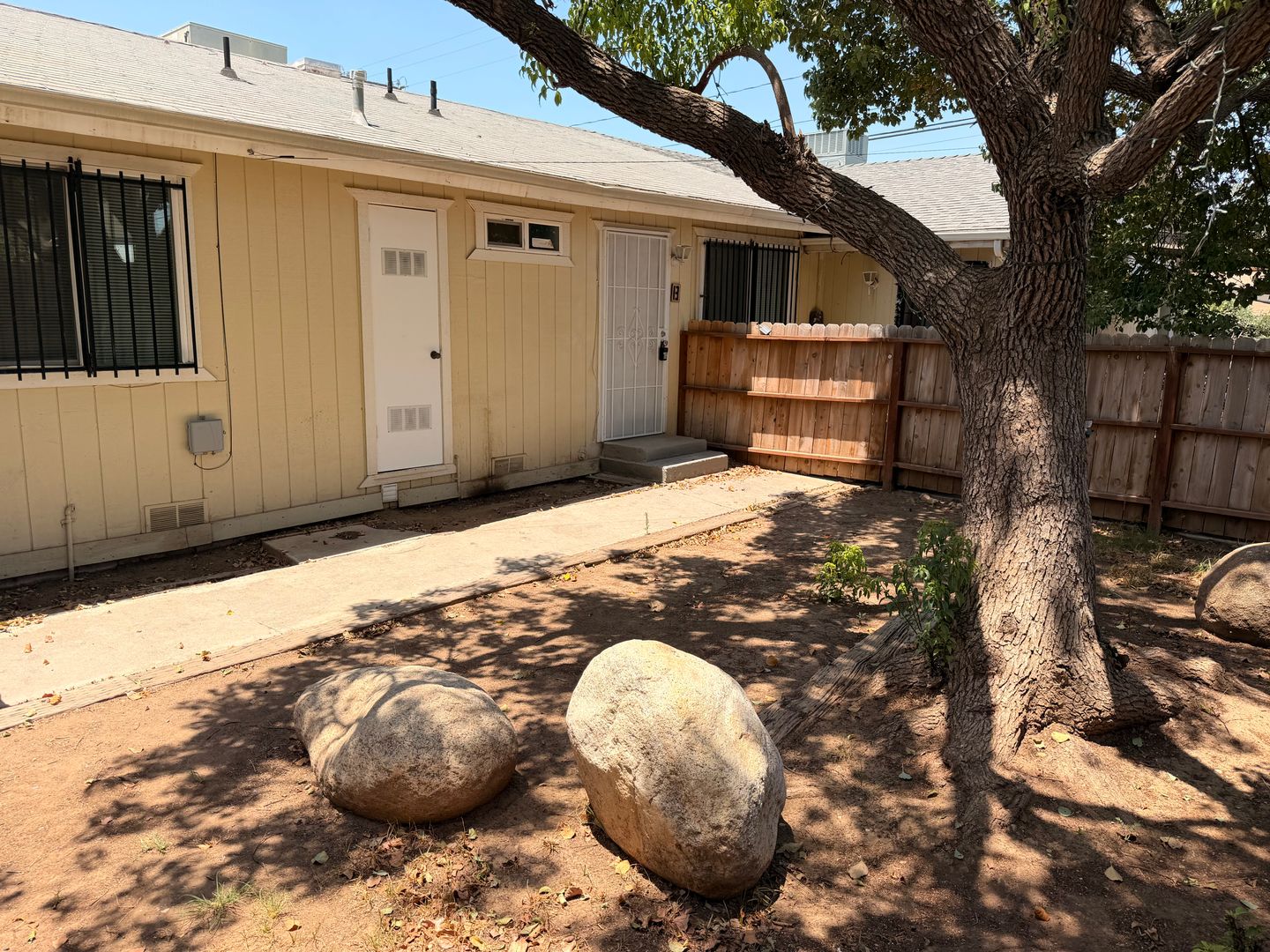 Porterville Apartment: 246 W Belleview