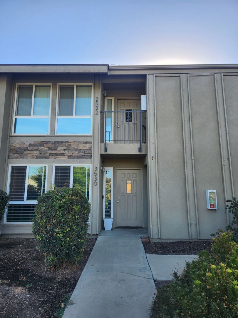 Visalia Apartment: 3530-3532 S Jackie