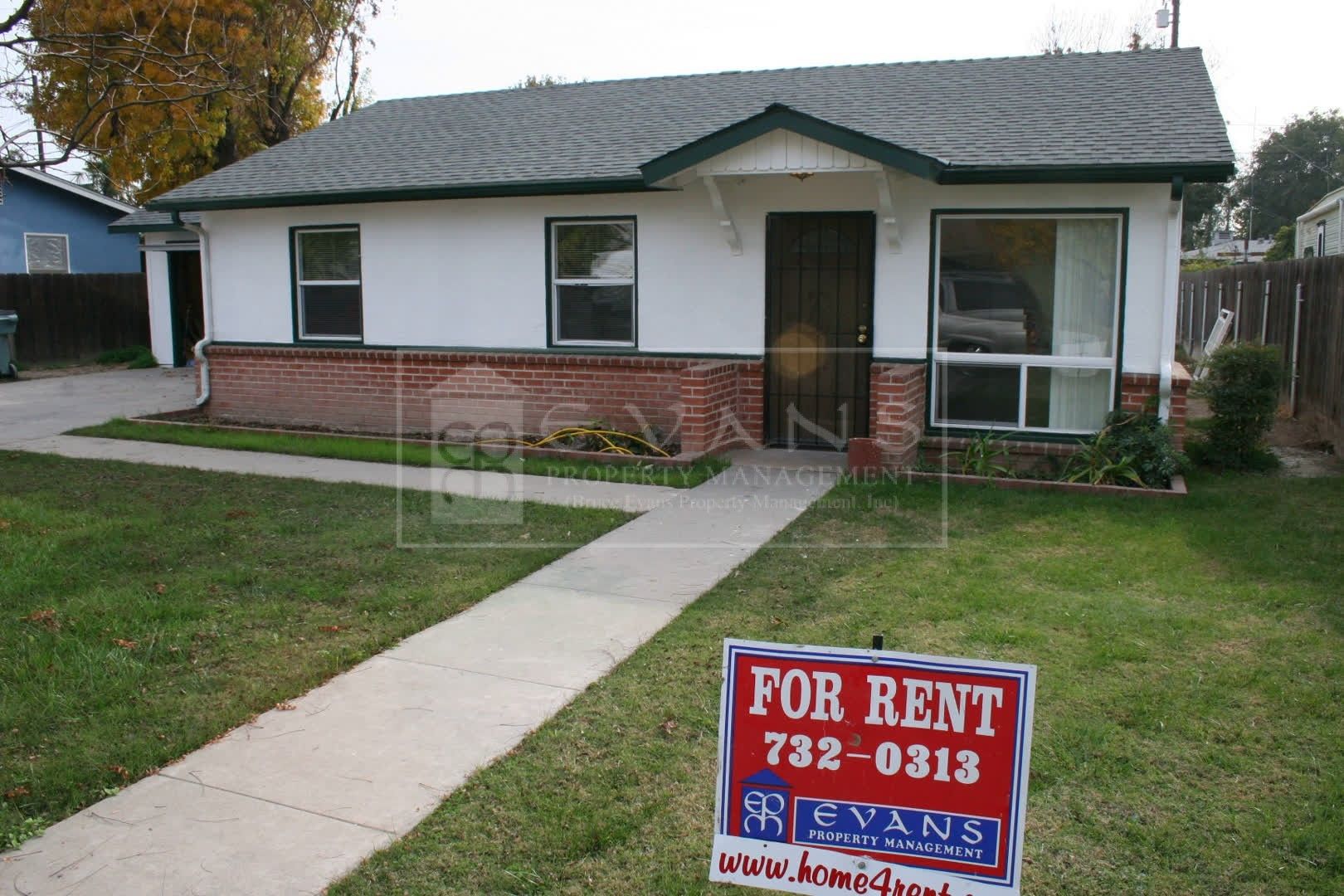 Visalia House: 2925 E Westcott