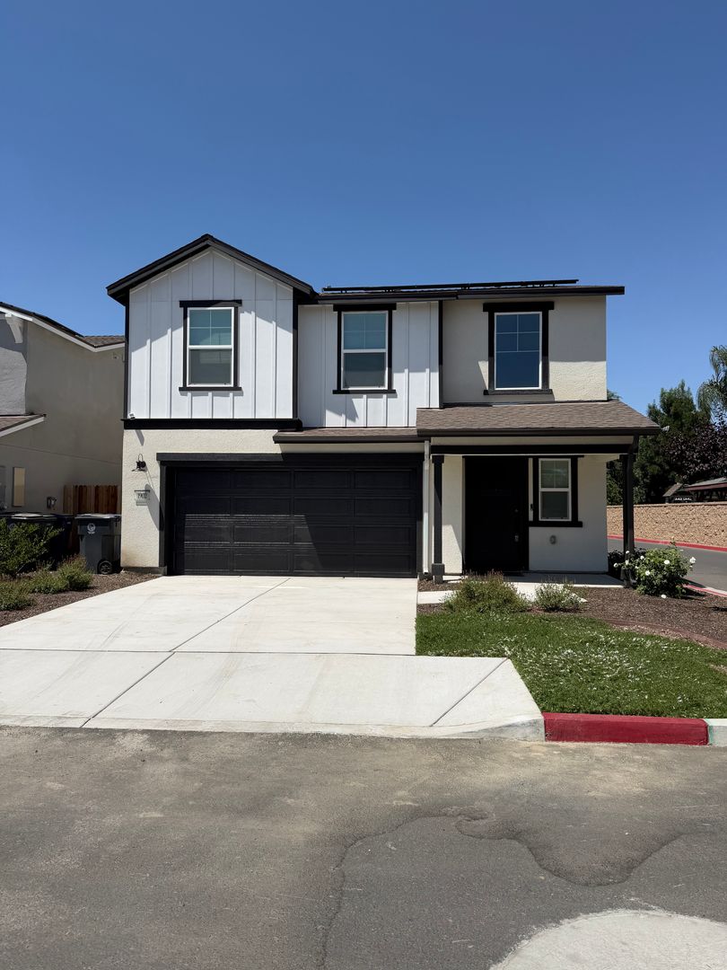 Tulare House: 1902 Oak Meadow Ct