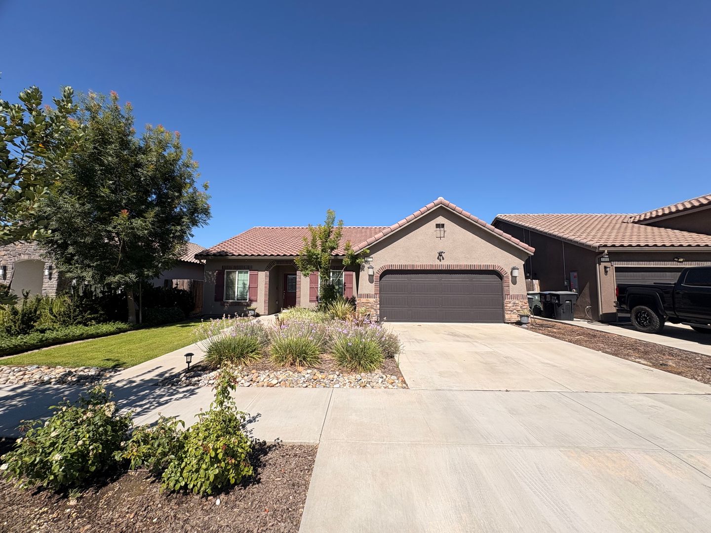 Visalia House: 1121 S Manzanita St