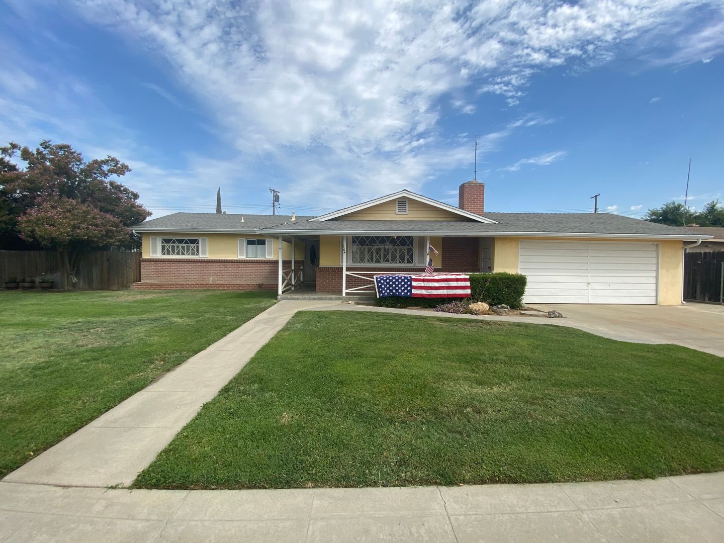 Tulare House: 164 E Gail Ave