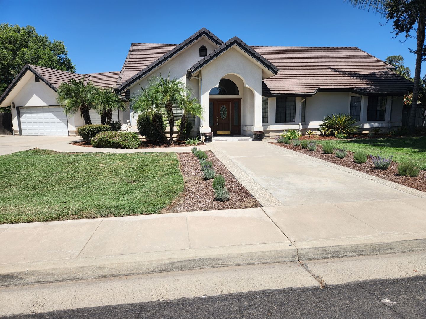 Visalia House: 3714 W. Woodside Ave