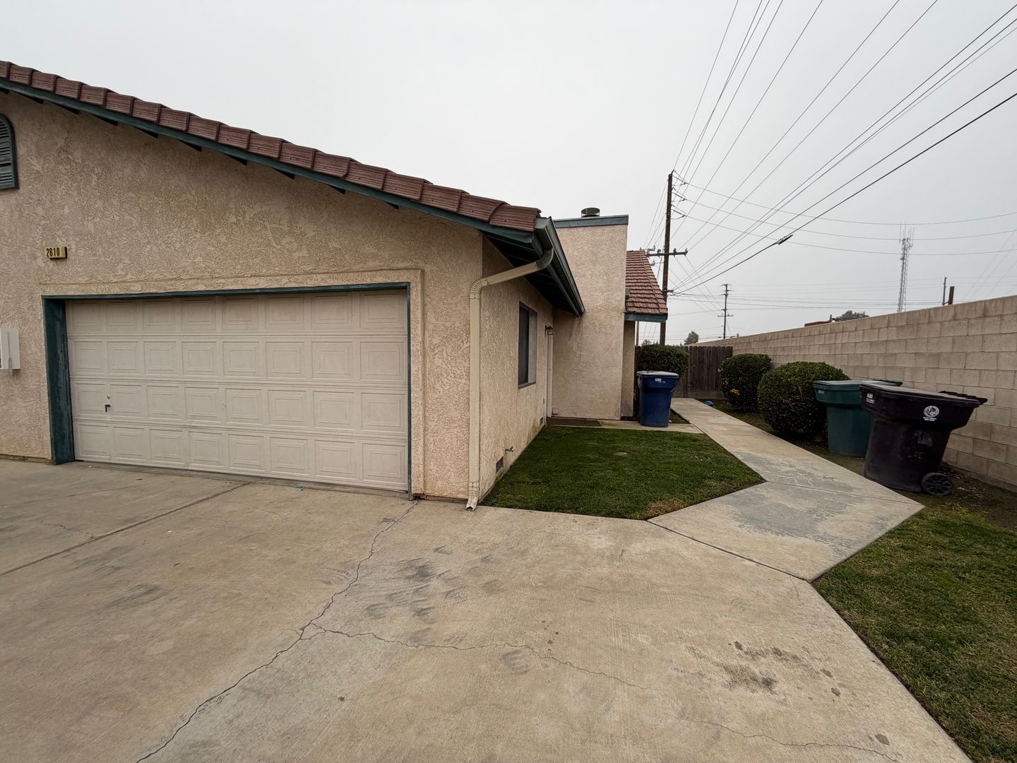 Tulare Apartment: 2610-2698 Bright St.