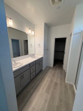Listing photo thumbnail