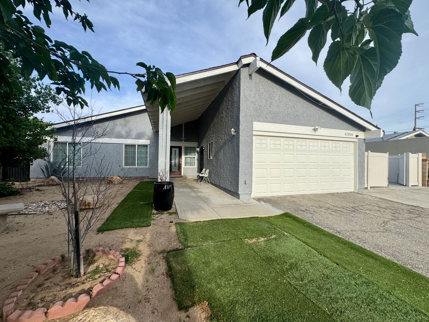 Lancaster House: 42810 Yew St