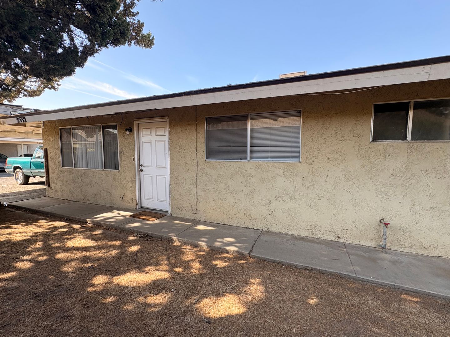 Visalia Apartment: 2526-2532 W. Caldwell Ave.