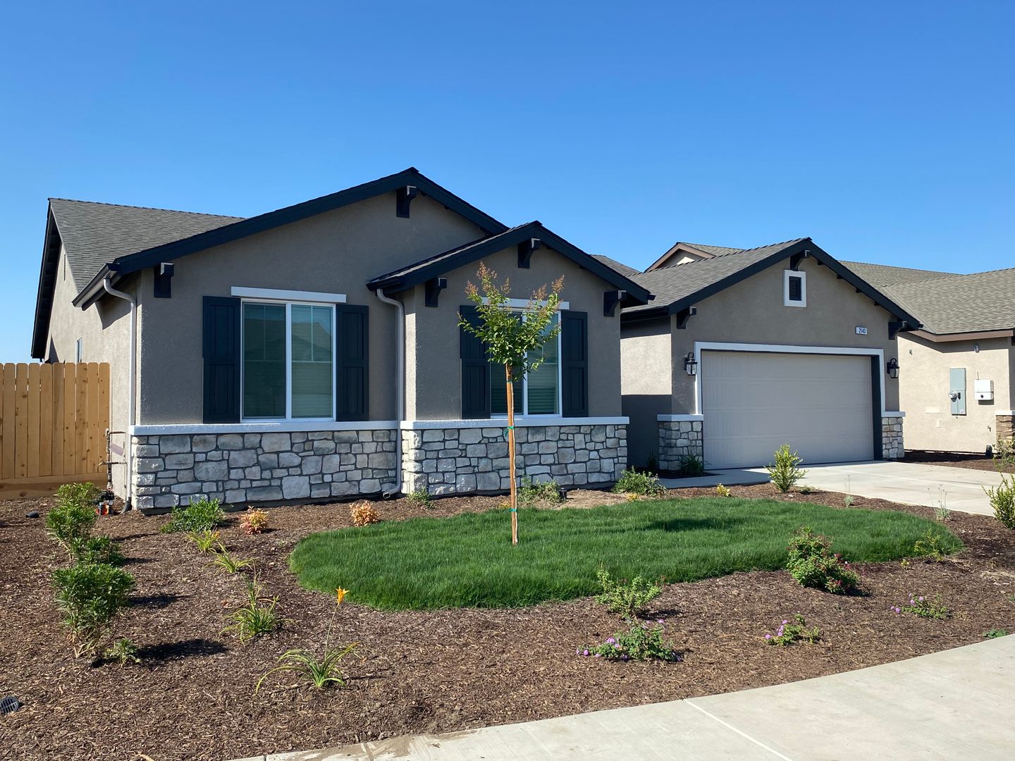 Tulare House: 2143 Tamworth Ave