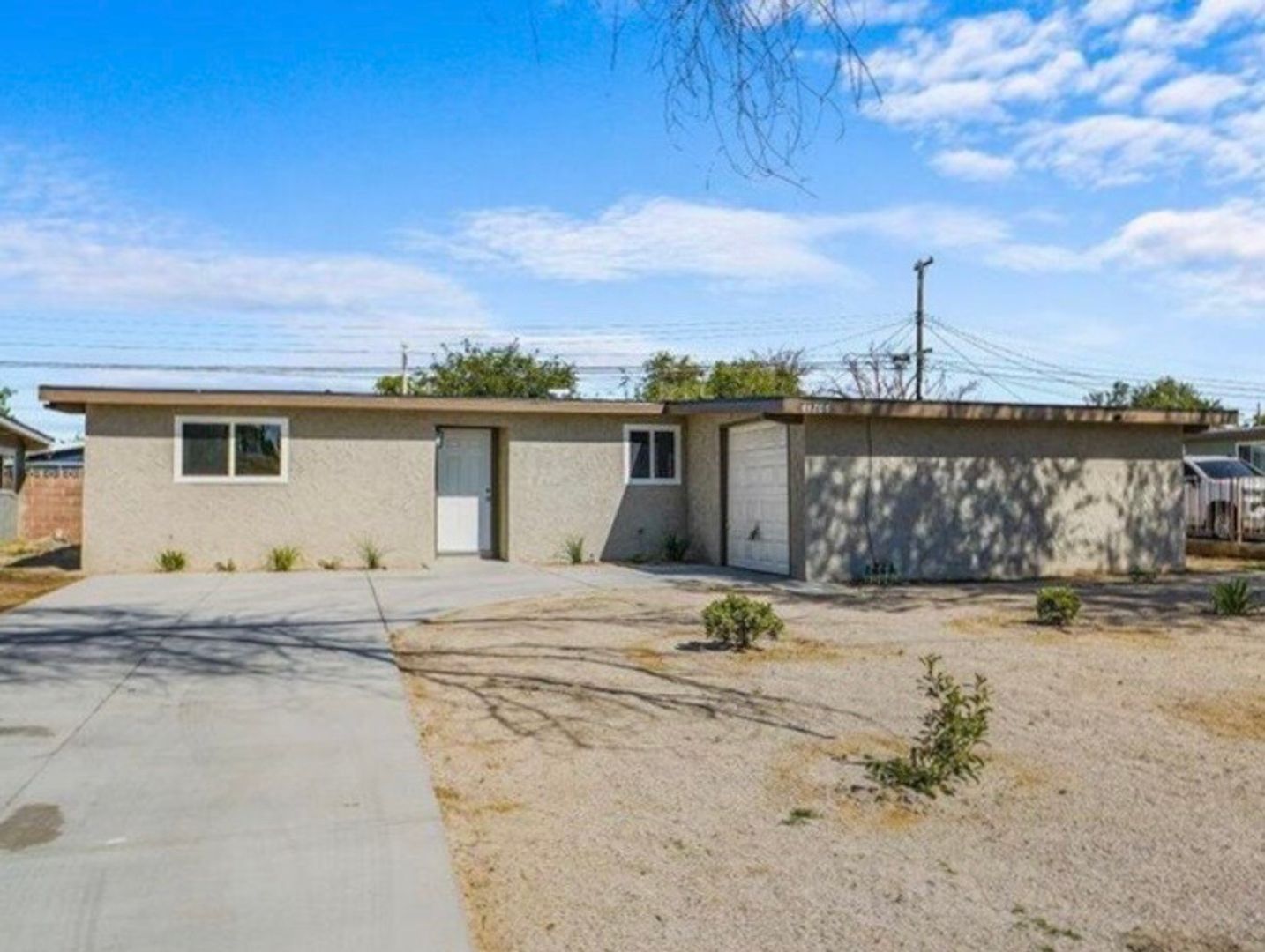 Lancaster House: 44708 3rd St E