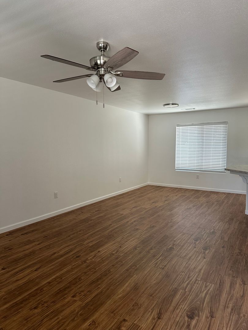Visalia Apartment: 2601-2607 W Oriole
