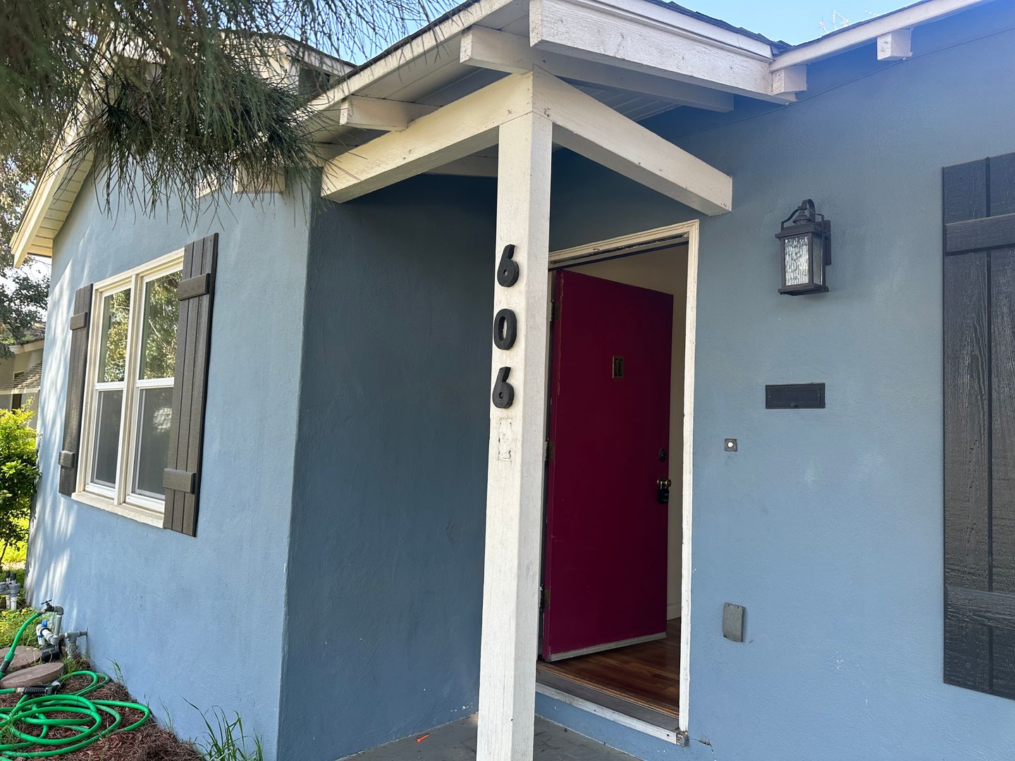 Hanford House: 606 W Florinda