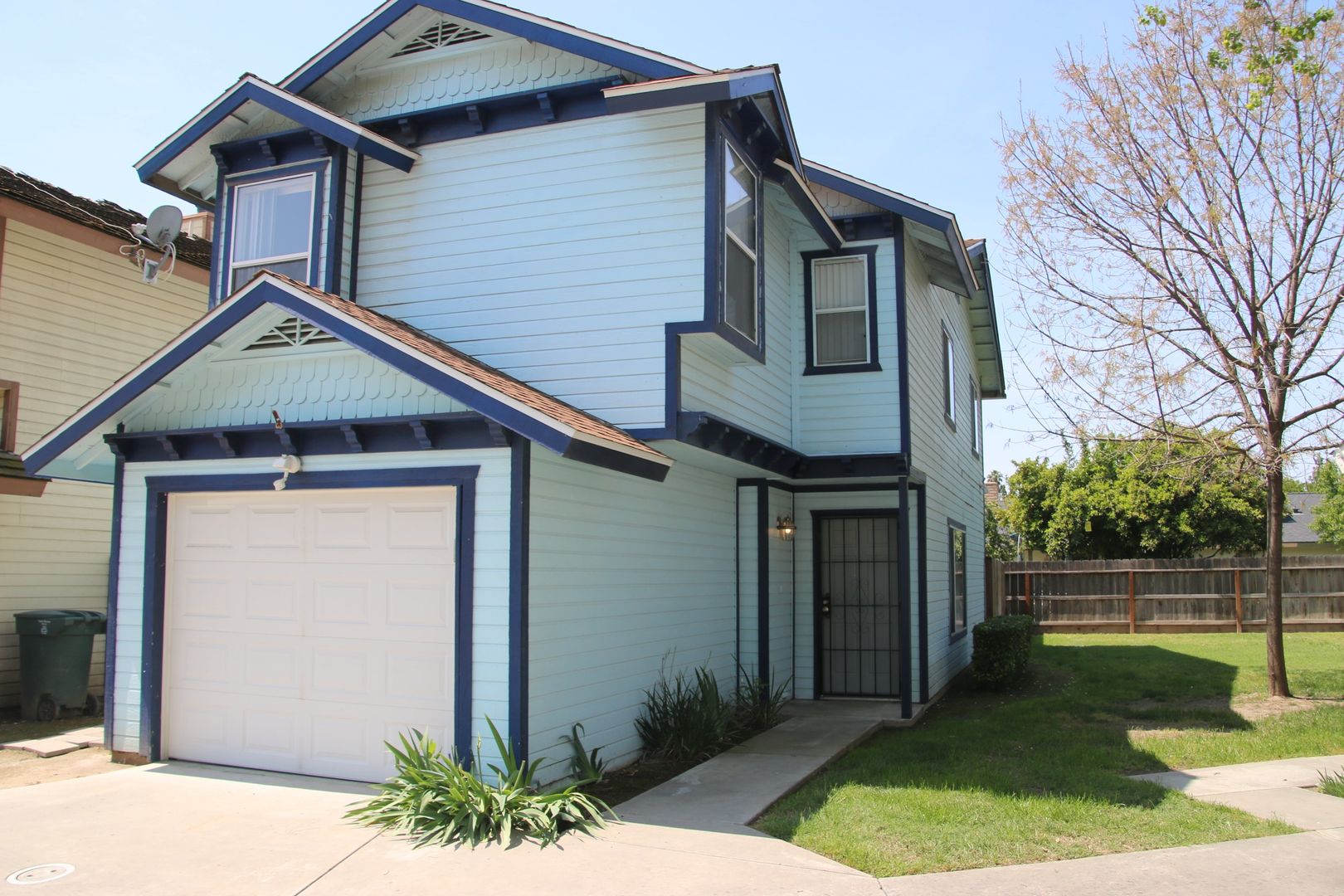 Visalia House: 2406 W Packwood
