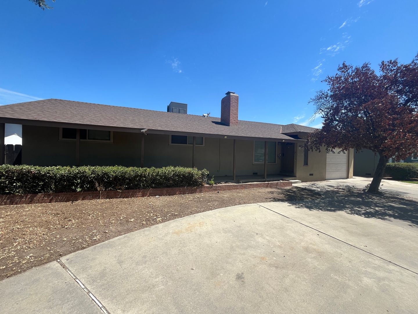 Visalia House: 1406 W Howard Av