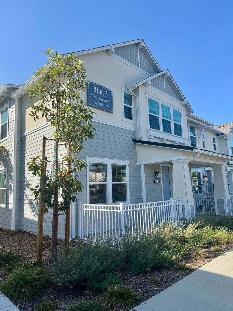 Ventura Townhome: 2378 Channel Dr.