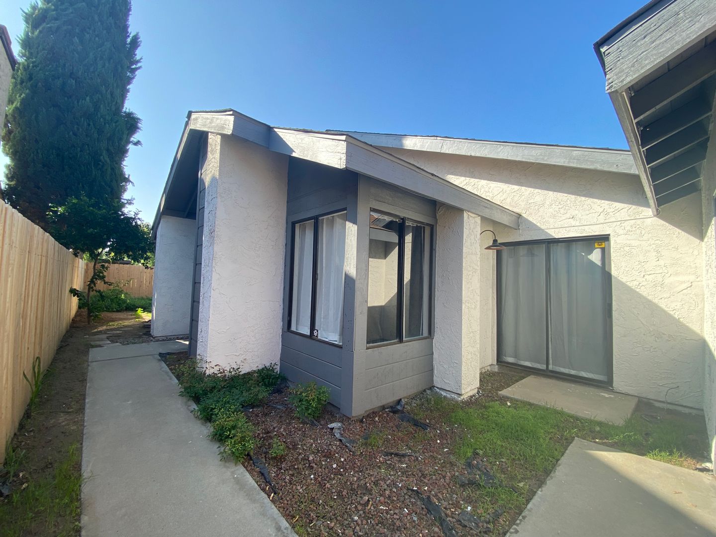Visalia House: 645 E Harold Ave