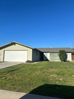 Great House for rent in Visalia! – photo 1