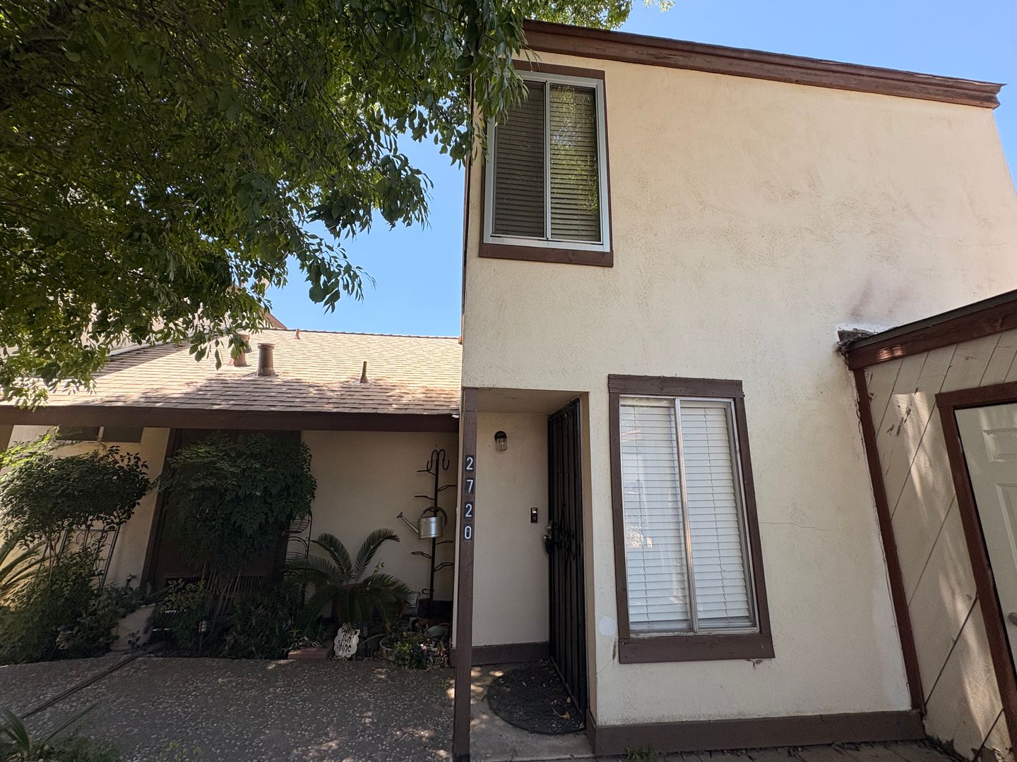 Visalia Townhome: 2720 W Caldwell Ave