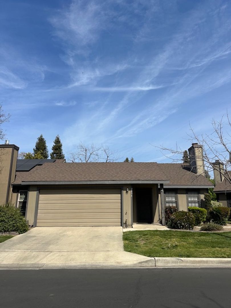 Visalia House: 2634 E. Tulare Ave.