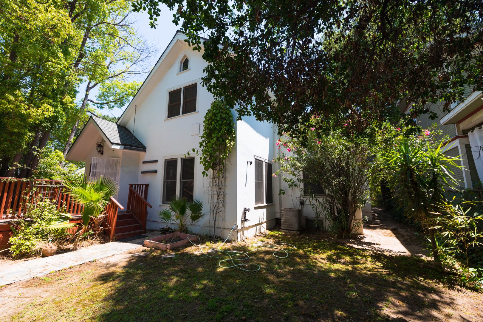 RARE English Country Home Available in the heart of Pasadena!!! Price Reduced!
